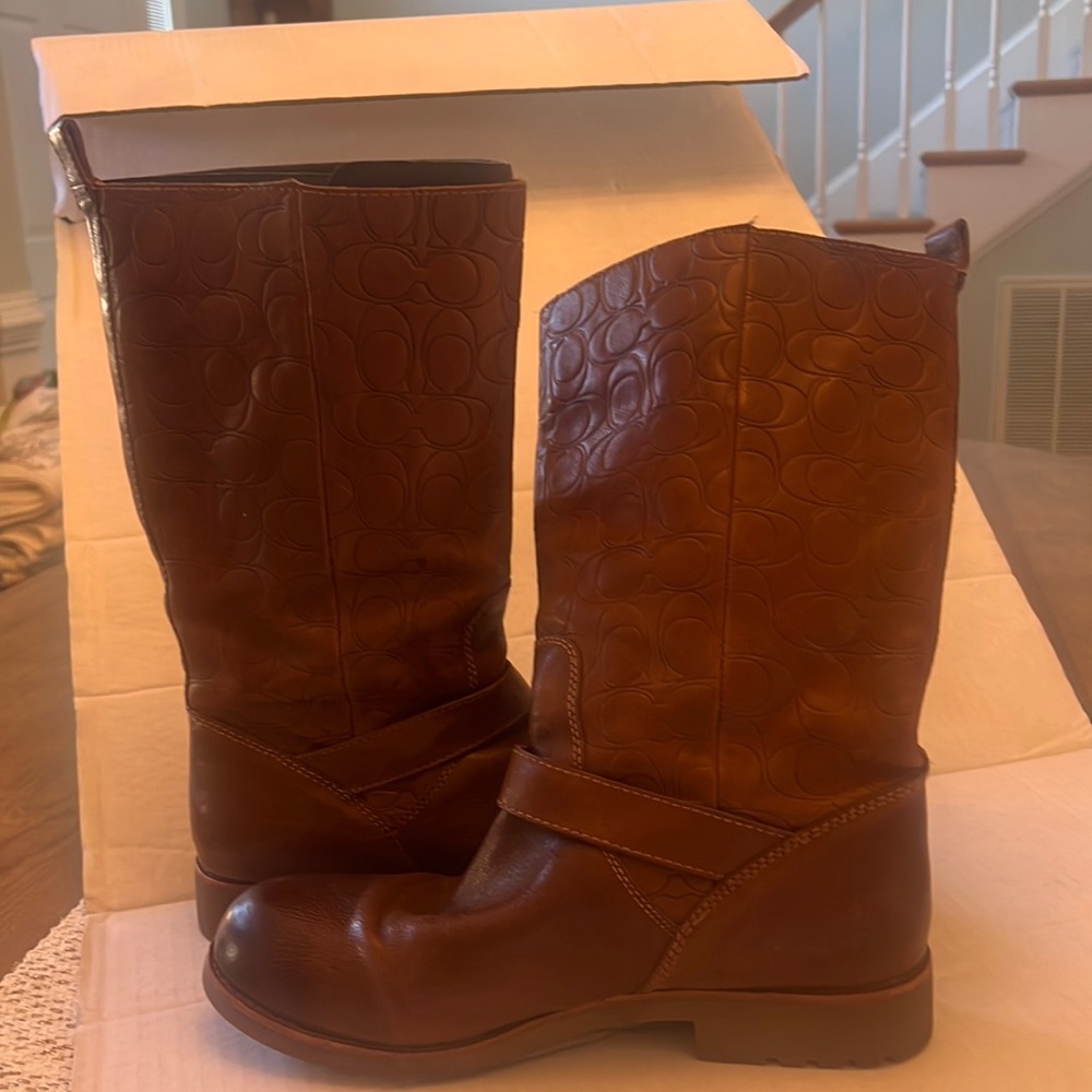 Coach. Virginia.  Sz 11.  Barely worn    Great shape